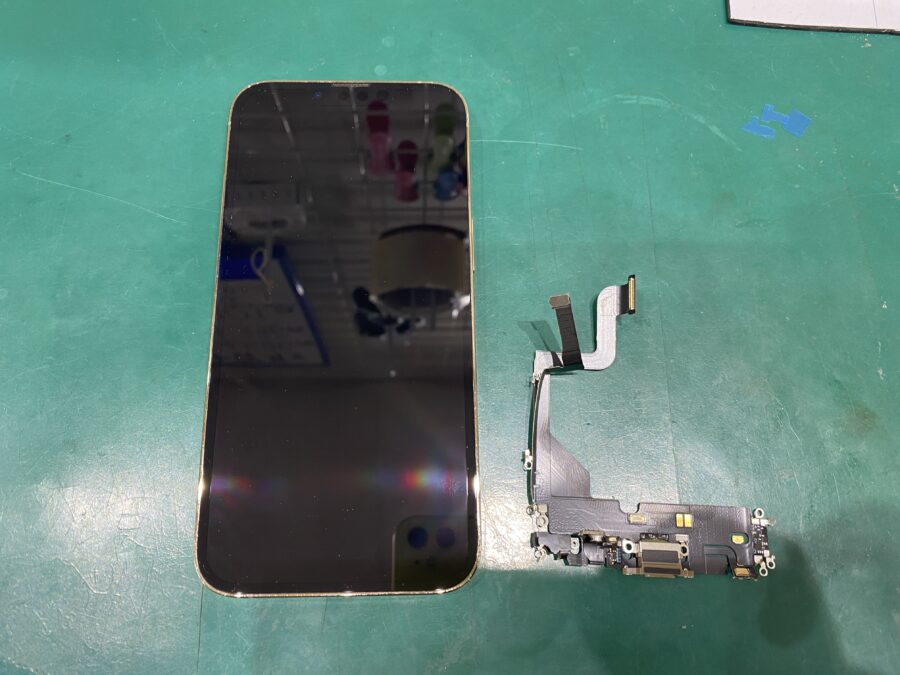 江東区西大島、亀戸近くのスマホ修理店！iPhone13Pro(アイフォン)充電の反応が無い。