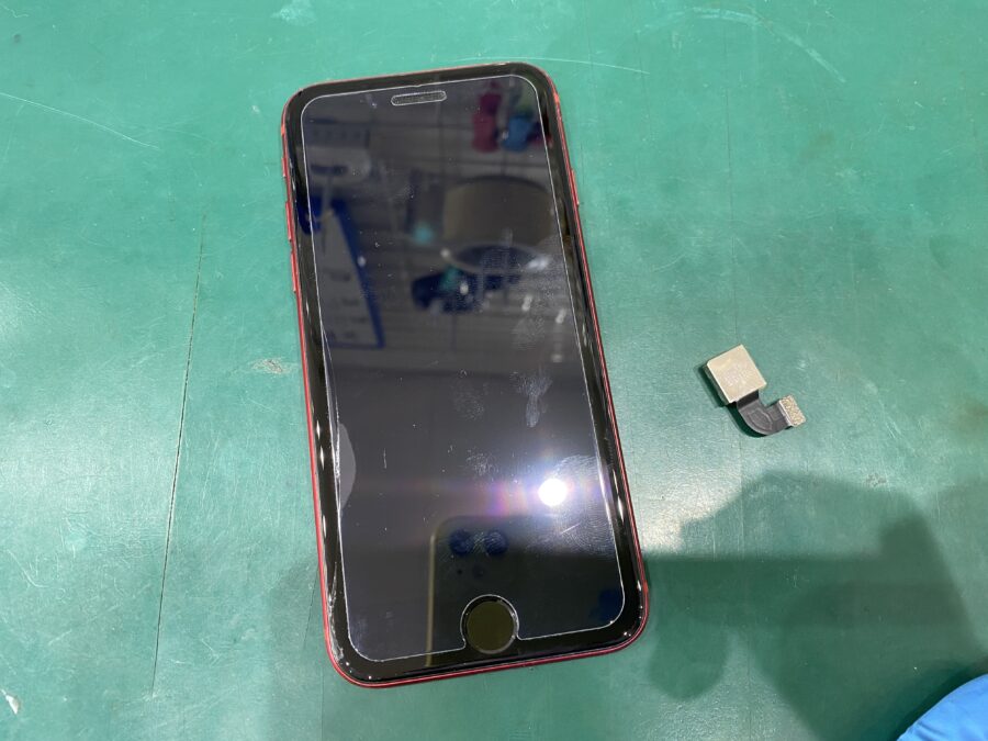 江東区西大島、亀戸近くのスマホ修理店！iPhone8(アイフォン)外カメラがQR読み込めない。写真がぼやける。
