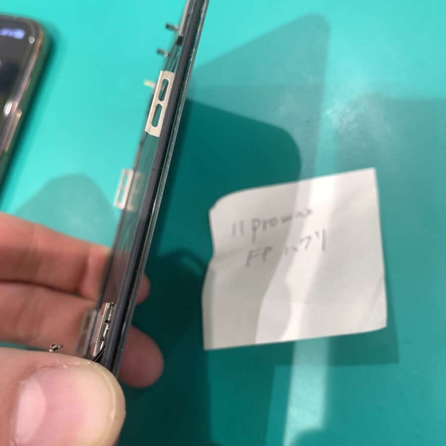 【画面交換修理】藤沢市からお越しのお客様より、iPhone11ProMax(アイフォン11プロマックス)をお持ち込みいただきまし