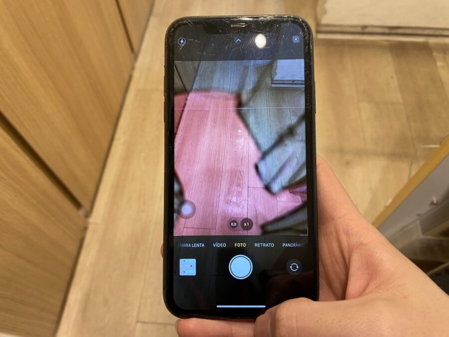 カメラの映りが赤色に！？iPhoneのカメラ交換修理も預かりから即日でお返し！【スマホ修理工房新宿PePe店】