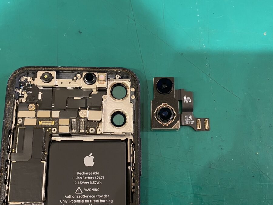 白くぼやけてピントが合わない！？iPhone12mini(アイフォン)のカメラ交換を行いました！【スマホ修理工房新宿PePe店】