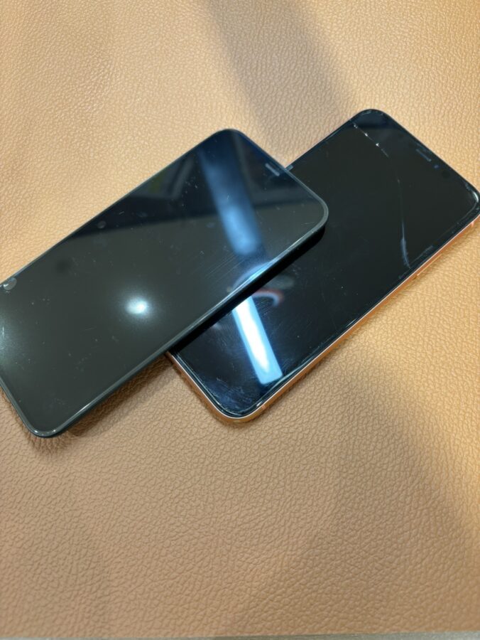 大きなヒビが入ってしまったiPhone11（アイフォンイレブン）の画面交換を行いました