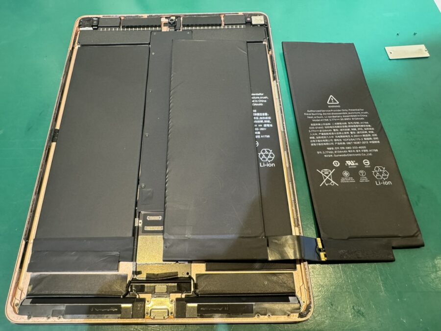 iPadPro10.5インチ（アイパッド）A1701のバッテリーはそろそろ限界かも?【スマホ修理工房新宿PePe店】