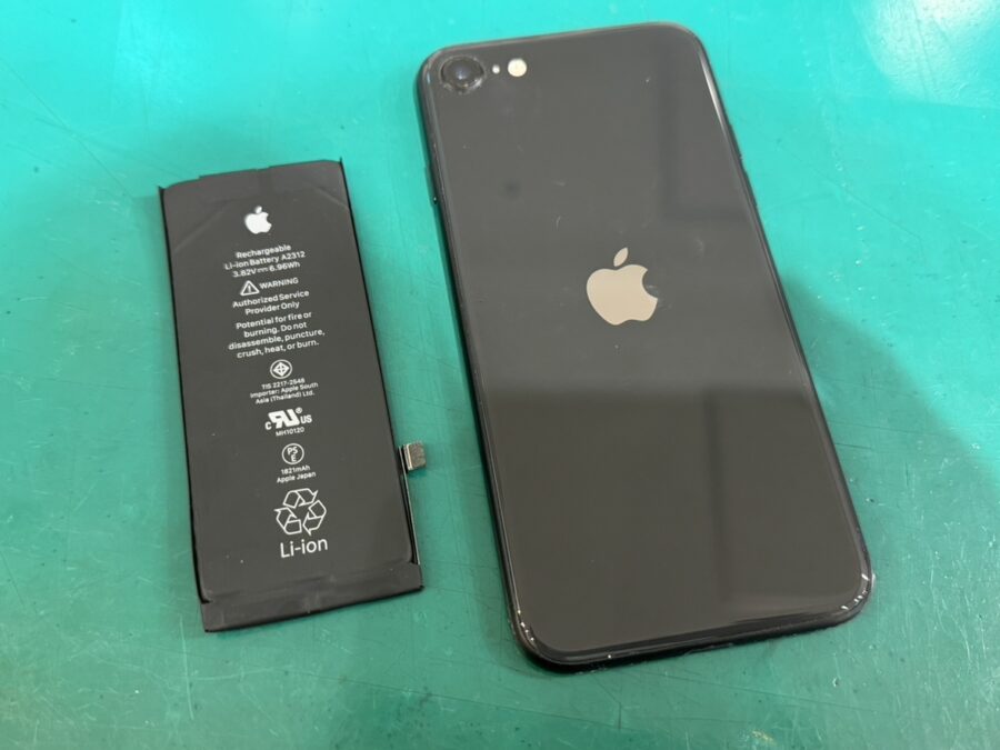 何回も充電するストレスから解放！iPhoneSE2（アイフォン）バッテリー交換【スマホ修理工房新宿PePe店】
