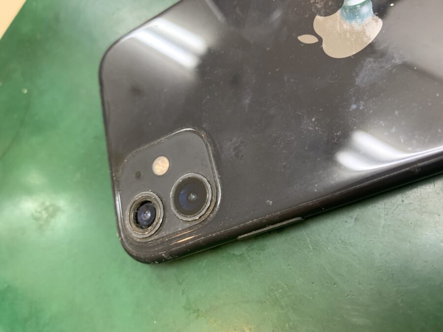 江戸川区からお越しのお客様よりiPhone11カメラガラス割れ修理のご依頼をいただきました！