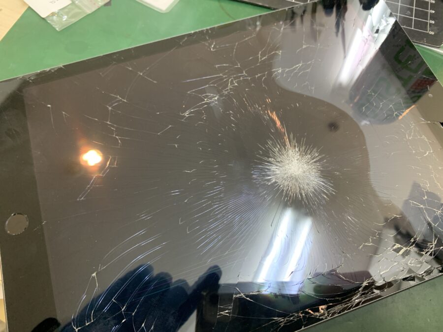 中葛西からお越しのお客様よりiPad7画面修理のご依頼をいただきました！