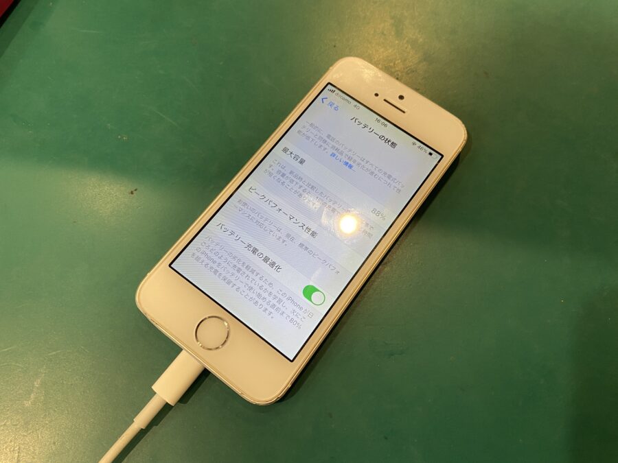 iPhone SE(アイフォン)のバッテリー交換を実施しました！ - 即日修理のスマホ修理工房ペリエ千葉店へ！