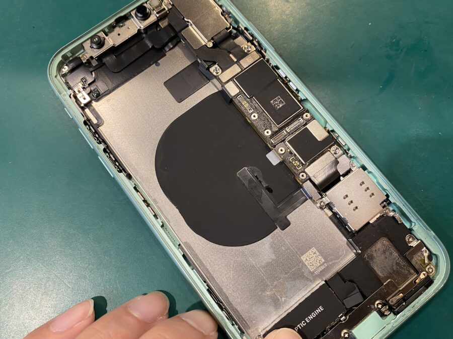 iPhone 11(アイフォン)をリフレッシュ！ - 即日修理のスマホ修理工房ペリエ千葉店へ！