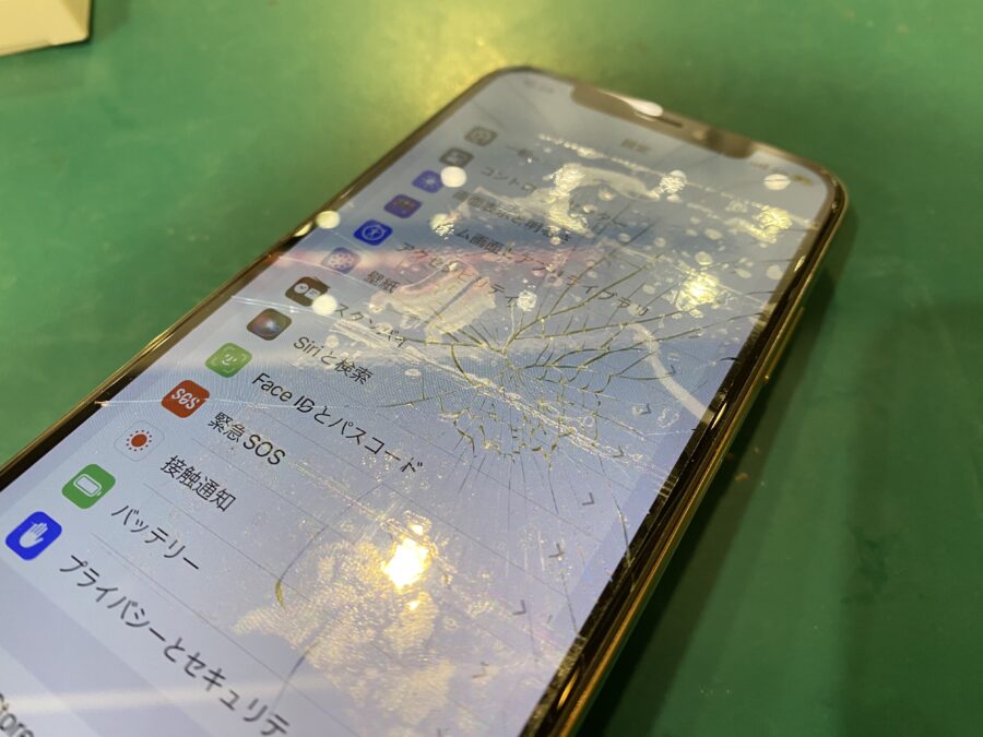 iPhone XS(アイフォン)なんですが画面の交換をお願いします！ - 即日修理のスマホ修理工房ペリエ千葉店