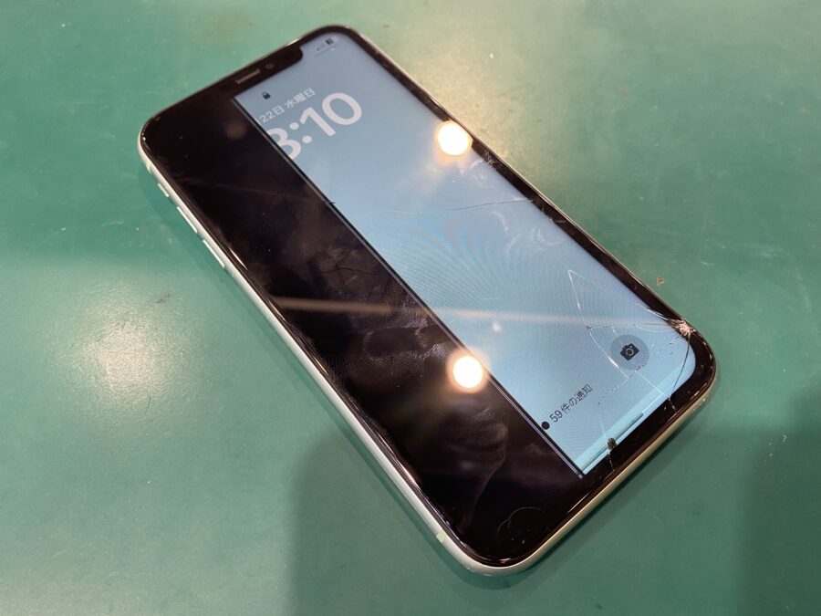 iPhone 11(アイフォン)をまた壊しちゃって… - 即日修理のスマホ修理工房ペリエ千葉店