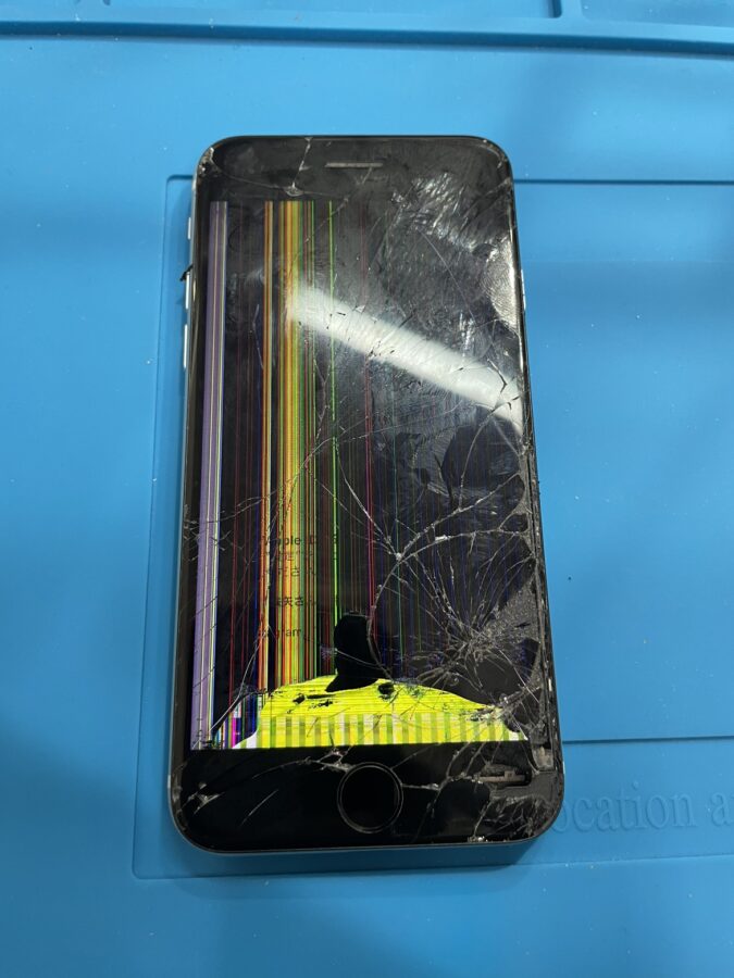 落下し画面が壊れてしまったiPhoneSE2でも【スマホ修理工房池袋P'パルコ店】なら修理ができます！