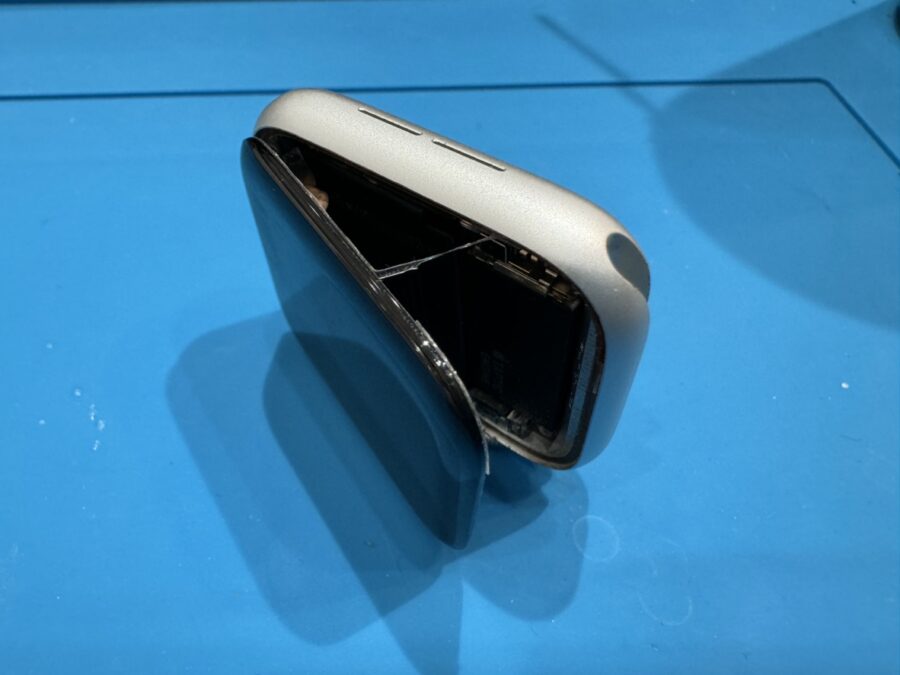 AppleWatchの画面がいきなり剥がれてしまった！？【スマホ修理工房池袋P'パルコ店】