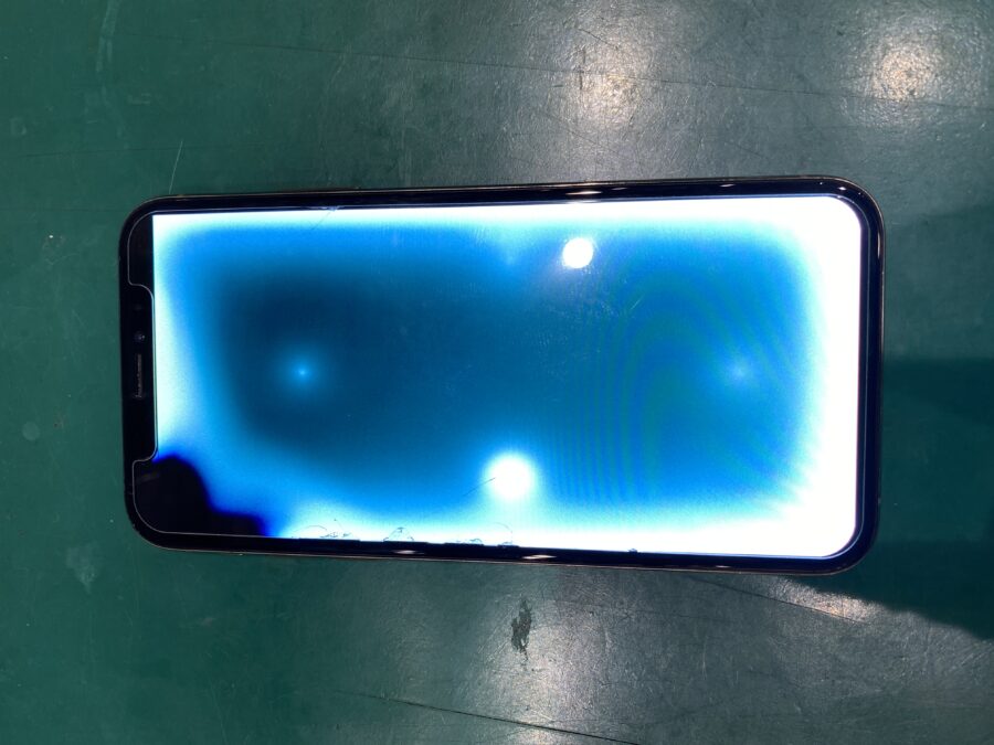 江東区西大島、亀戸近くのスマホ修理店！iPhoneXS(アイフォン)落として画面が壊れた！