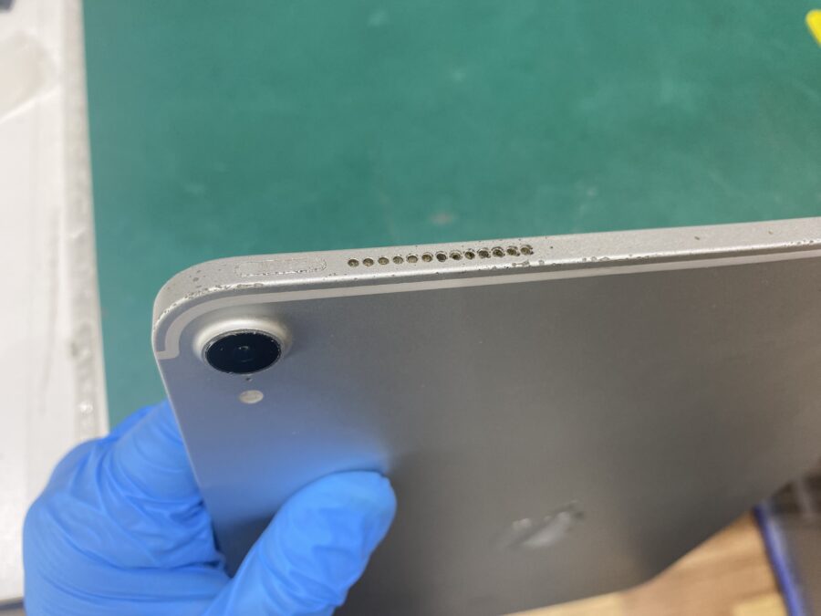 江東区西大島、亀戸近くのスマホ修理店！iPad Pro11インチ 第1世代(アイパッド)電源ボタンが陥没して電源が入らない。