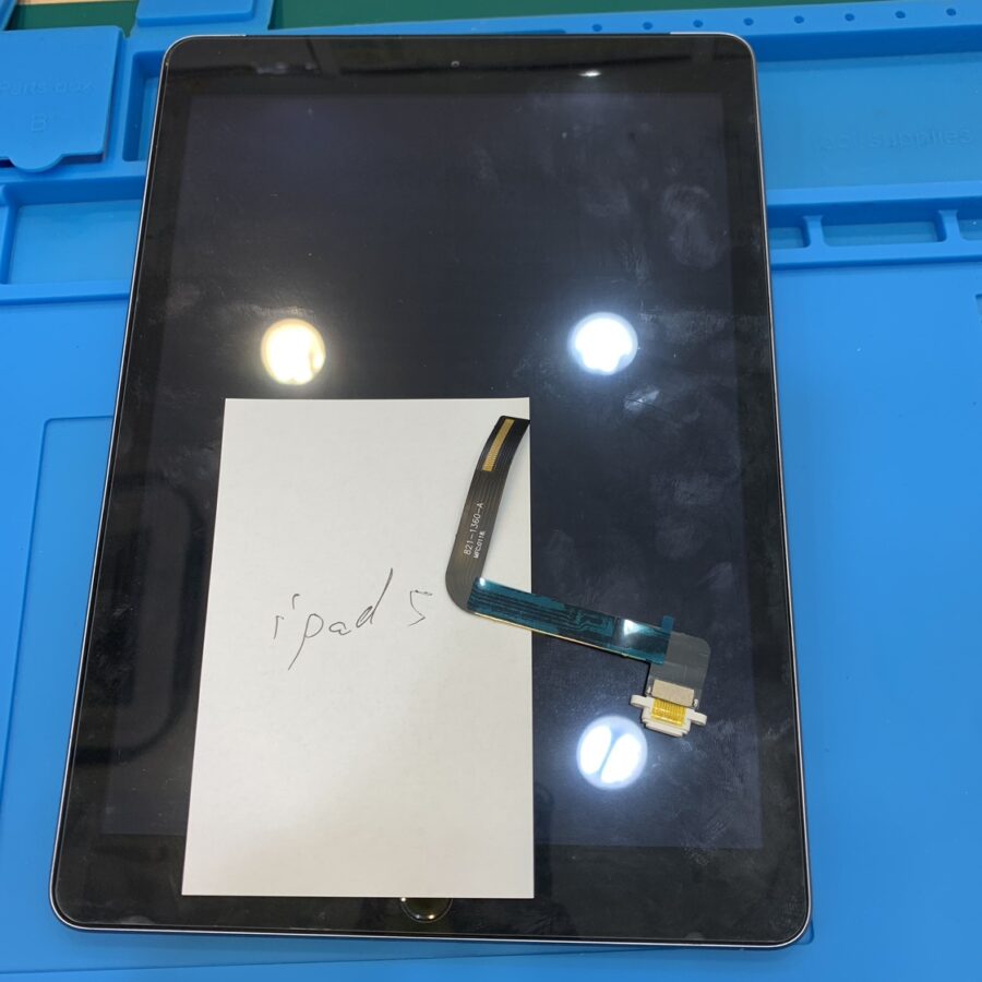 【充電口交換修理】藤沢市からお越しのお客様より、iPad5 (アイパッド)充電できない!