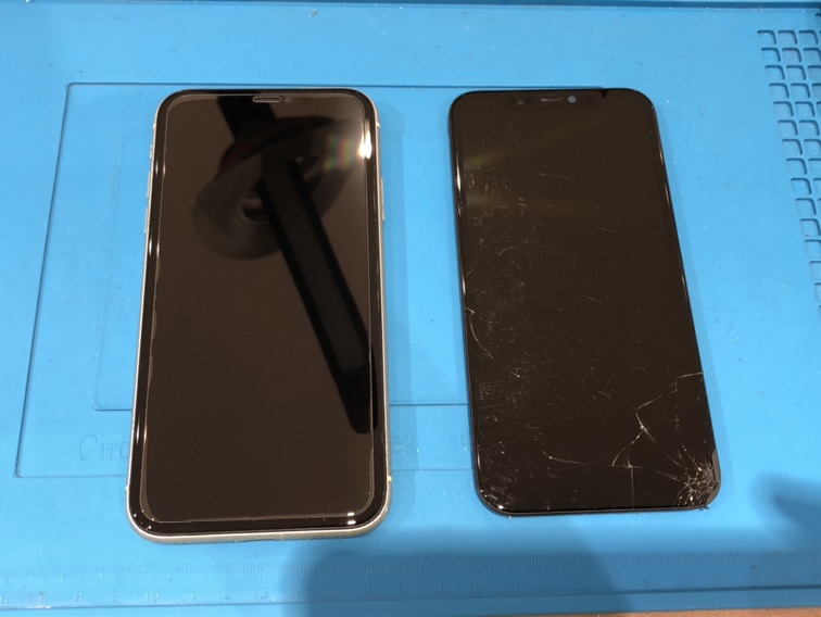 画面が割れ、液晶不良が起きてしまったiPhone11（アイフォントゥエルブミニ）のパネル交換修理を行いました!