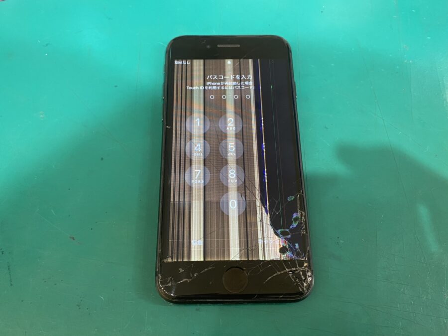 iPhoneSE2（第二世代）の画面割れでお困りなら当店で即日30分で返却！【スマホ修理工房新宿PePe店】