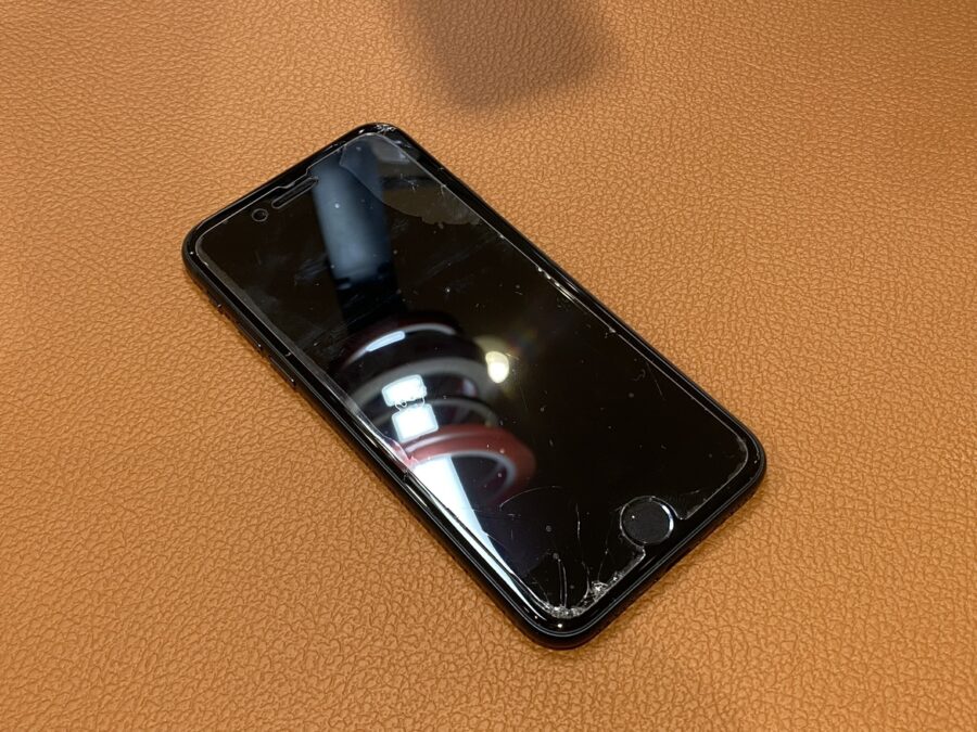 iPhoneSE（アイフォンエスイー）第三世代のパネル交換を行いました!【スマホ修理工房仙台PARCO2店】