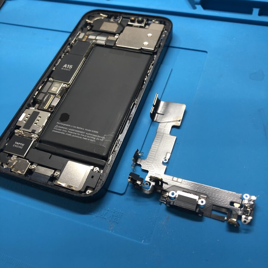 充電ができなくなってしまったiPhone13の修理は、最短即日・データそのままで修理の「スマホ修理工房池袋P'パルコ本店」