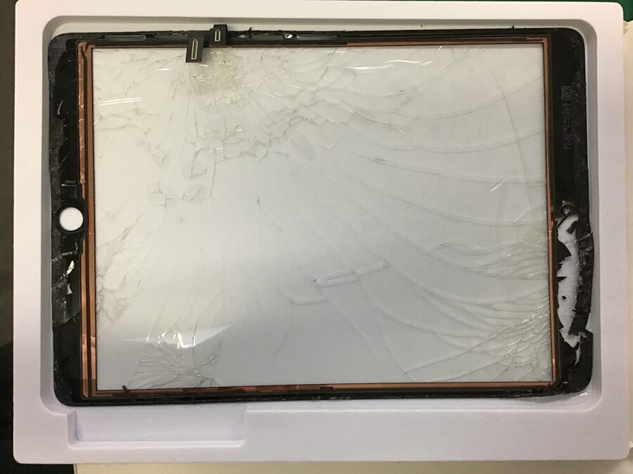 スマホ修理工房王子店/iPad9の画面交換をいたしました！