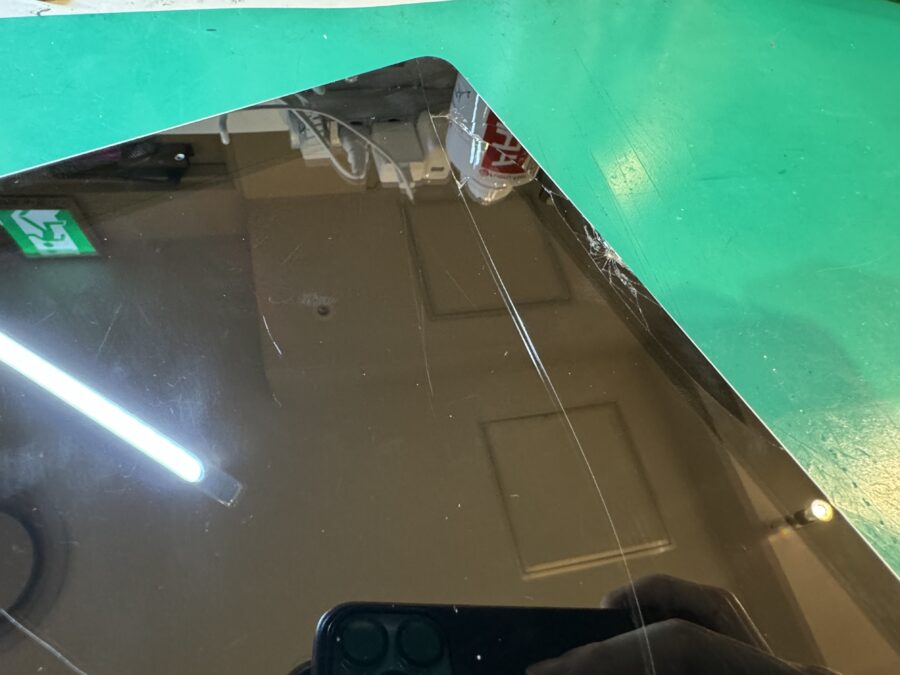 ガラス割れのiPad6(アイパッド) も画面交換修理でピカピカに！【スマホ修理工房　新宿PePe店】