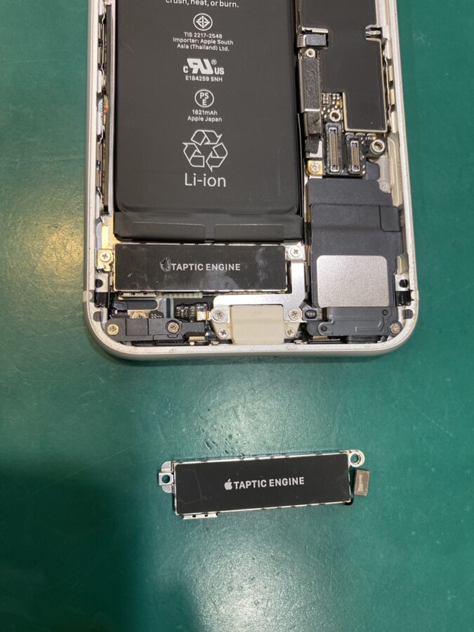 【バイブ交換修理】茅ヶ崎市からお越しのお客様より、iPhonsSE2(アイフォンSE2)をお持ち込みいただきました！