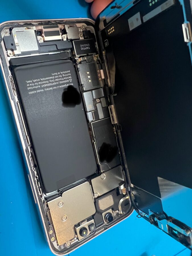 江戸川区からお越しのお客様よりiPhone13 miniバッテリー交換のご依頼をいただきました！