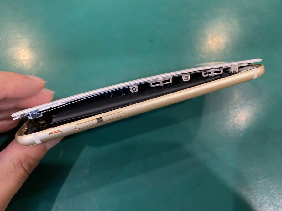 大きく膨らんだiPhone 6s(アイフォン)、その正体は… - 即日修理のスマホ修理工房ペリエ千葉店