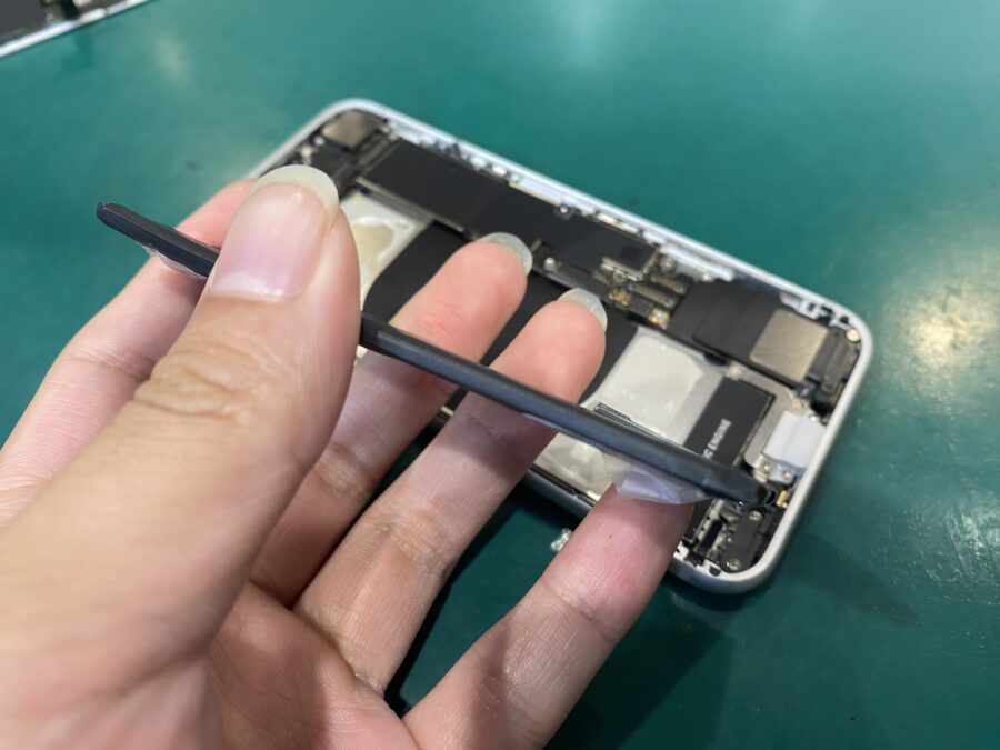iPhone 8(アイフォン)のバッテリー交換を実施しました - スマホ修理工房ペリエ千葉店