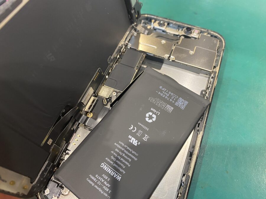 iPhone12 pro(アイフォン)のバッテリー交換なら千葉駅から徒歩一分のスマホ修理工房ペリエ千葉店にお越し下さい！