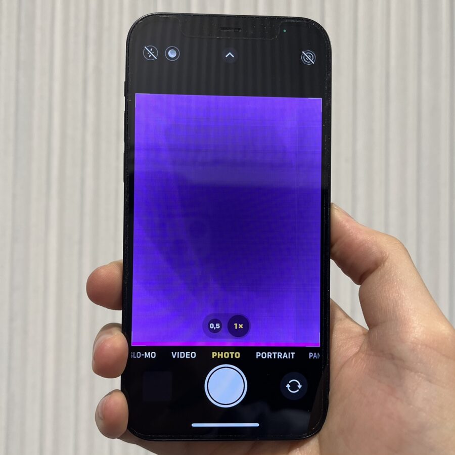iPhone12（アイフォン）のアウトカメラが紫色に表示される！？スマホ修理工房渋谷店で、カメラの部品交換をしましょう♪