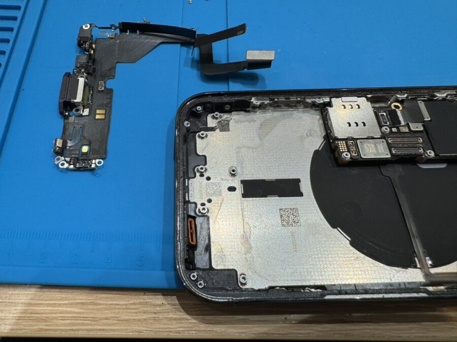 iPhone14Proの充電コネクタ修理は、データそのまま・即日修理対応の「スマホ修理工房池袋P'パルコ本店」へ！