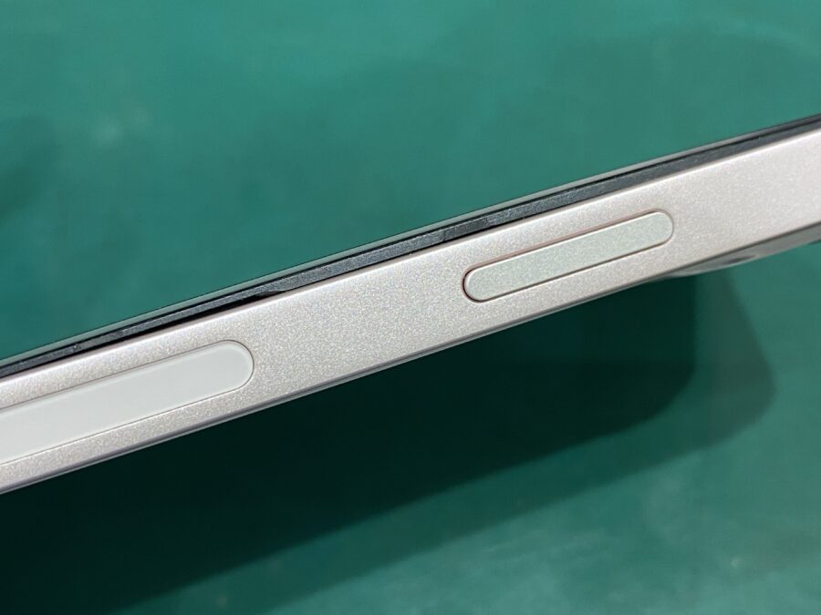 江東区西大島、亀戸近くのスマホ修理店！iPhone13mini(アイフォン)バッテリーが膨張。