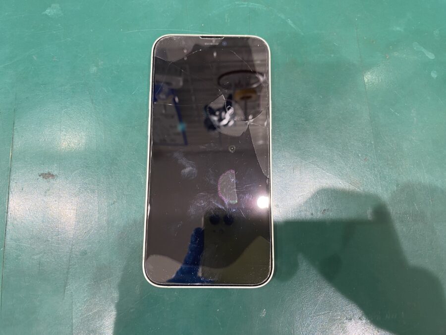 江東区西大島、亀戸近くのスマホ修理店！iPhone12mini(アイフォン)落として画面が真っ暗に。。