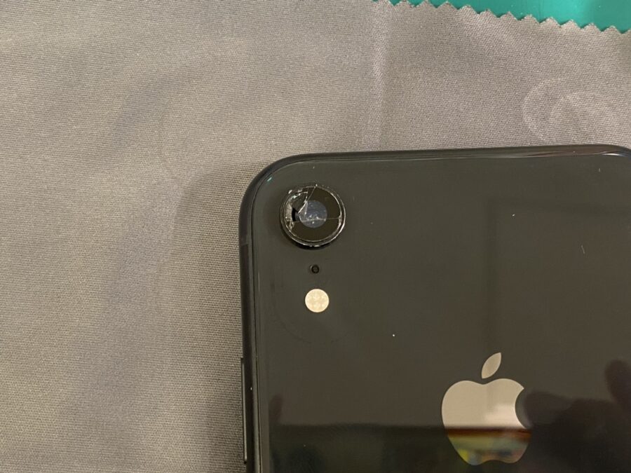 iPhoneXR(アイフォン)の外カメが壊れて写真がおかしい...！【スマホ修理工房新宿PePe店】