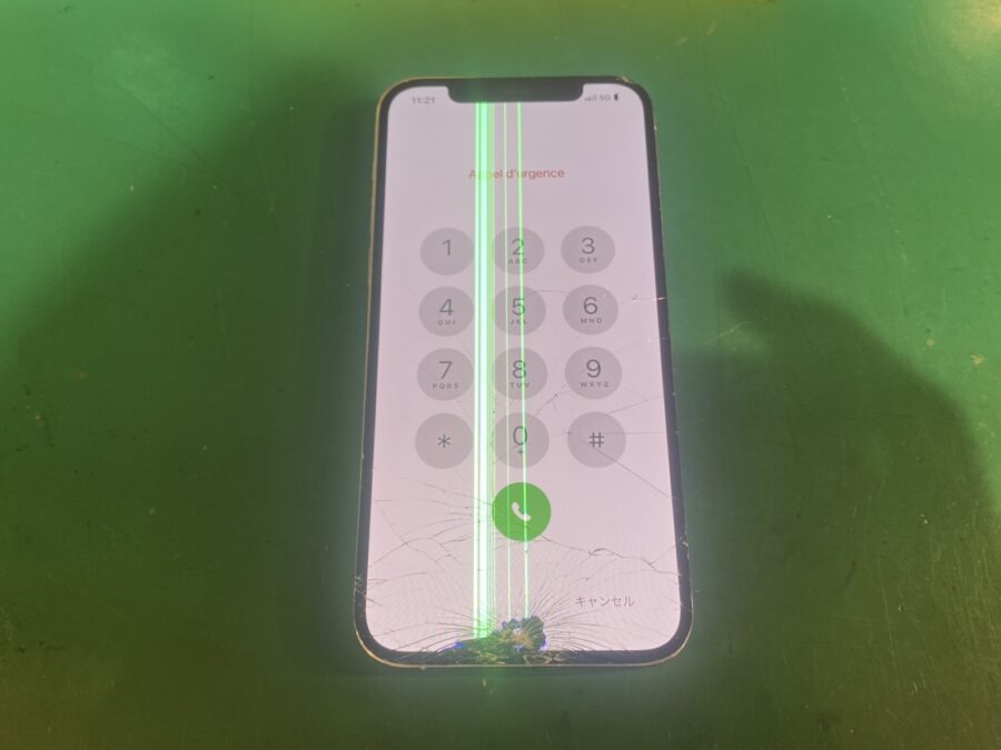 画面に緑の縦線が！？！？iPhone12Pro(アイフォン)画面交換は即日30分で完了！【スマホ修理工房　新宿PePe店】