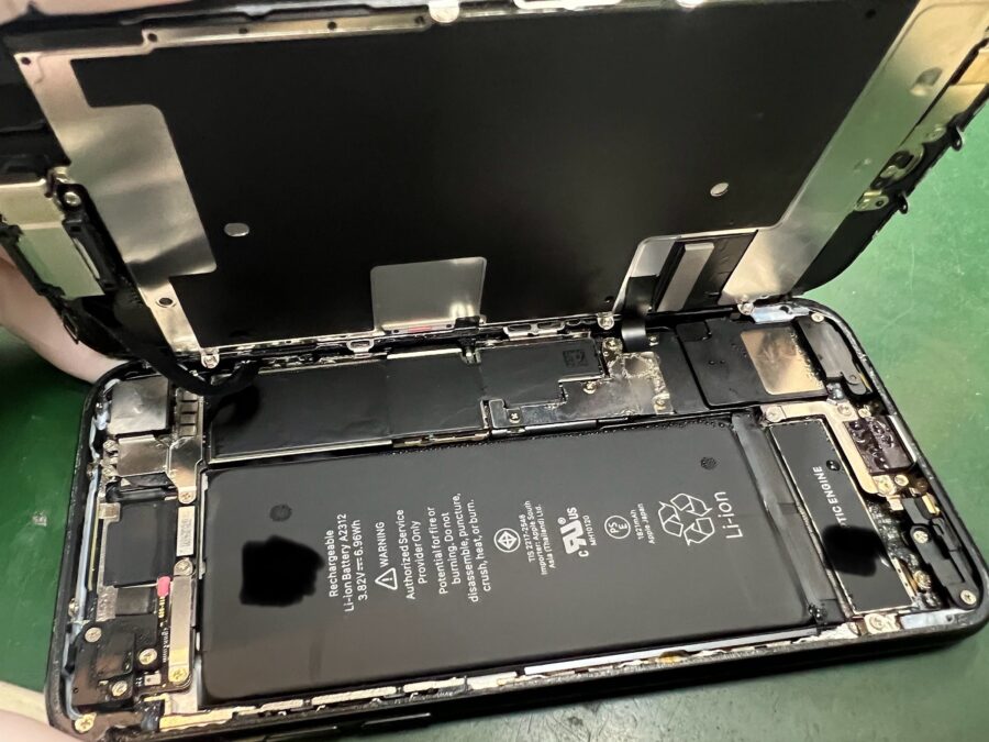 浦安からお越しのお客様よりiPhoneSE2水没復旧のご依頼をいただきました！