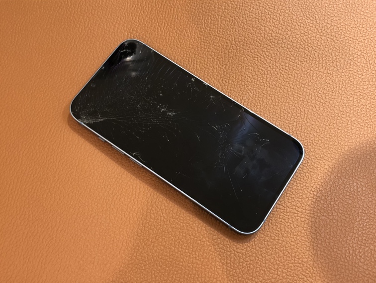 画面が割れてしまったiPhone14（アイフォン）の画面修理を行いました!【スマホ修理工房仙台PARCO2店】