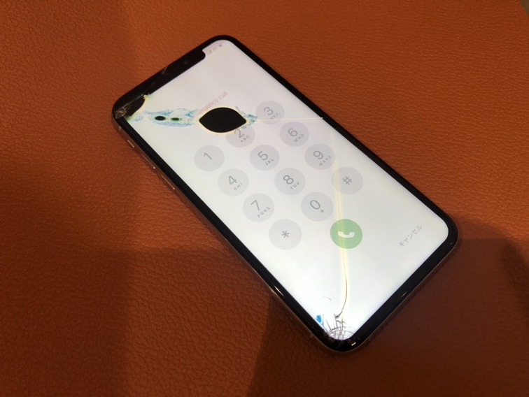 画面に黒い液晶不良が出来てしまったiPhoneXS(アイフォン)パネル交換修理を行いました!【スマホ修理工房仙台パルコ2店】