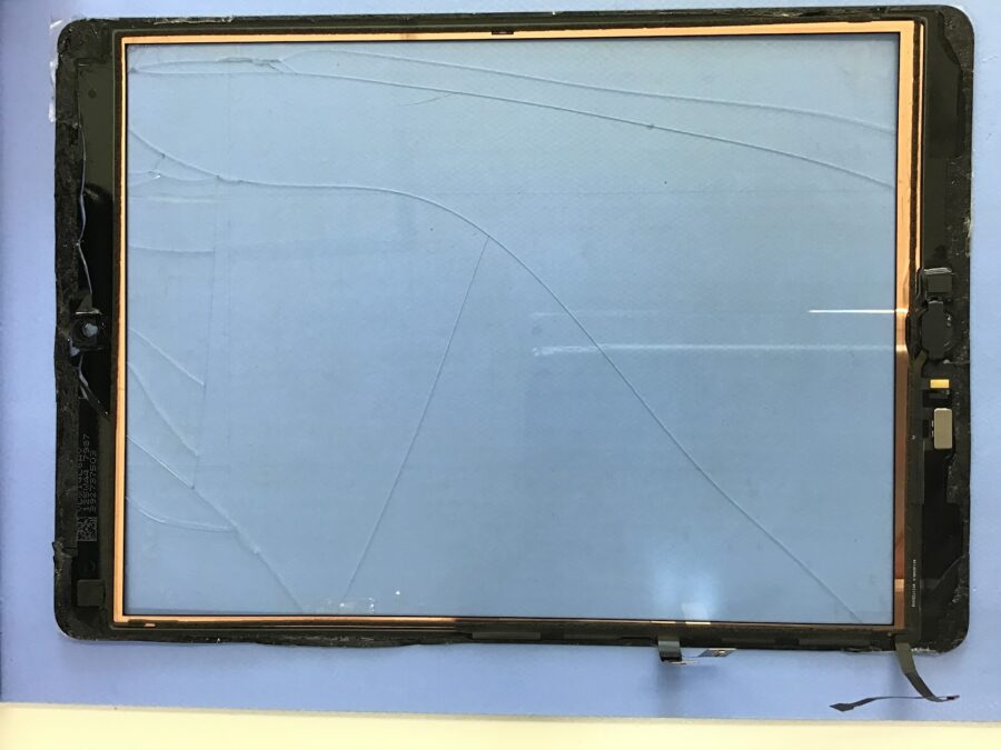 スマホ修理工房王子店/iPad9の画面交換をいたしました！