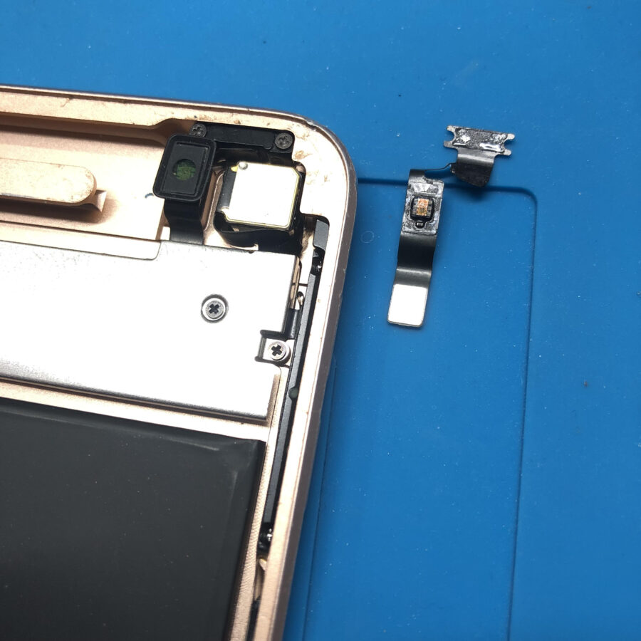 iPadAir3の電源ボタンが押せなくなった？！そんな時は「スマホ修理工房　池袋P’パルコ本店」へご相談ください