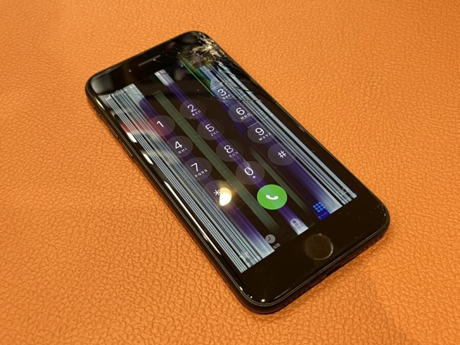 液晶表示不良が起きているiPhoneSE第二世代の画面交換修理を行いました!【スマホ修理工房仙台パルコ2店】