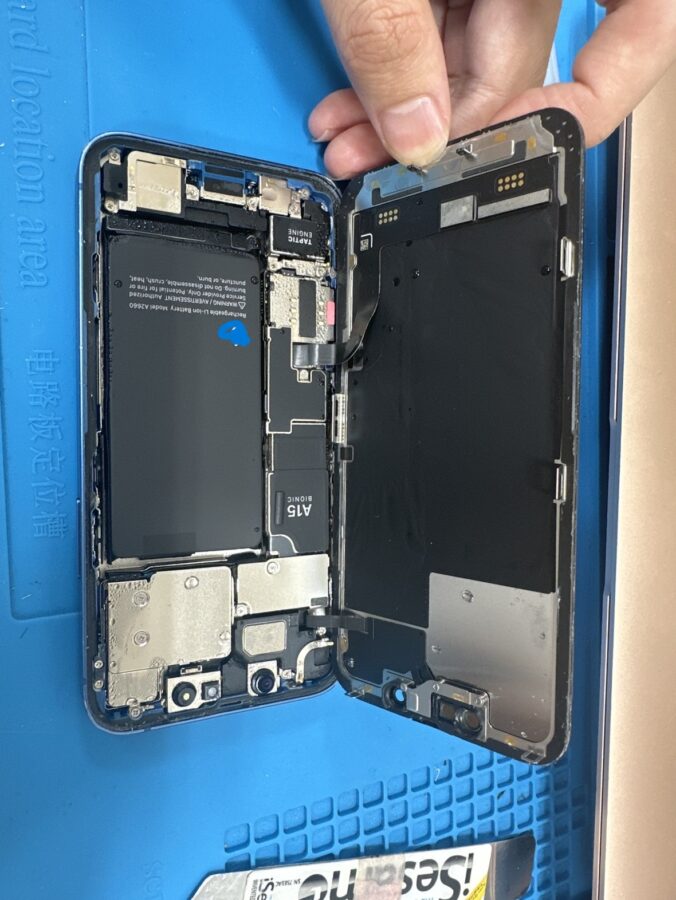 iPhone13 （アイフォン）水で濡らしてしまった？！大変です、すぐに我々にご相談くださいませ！