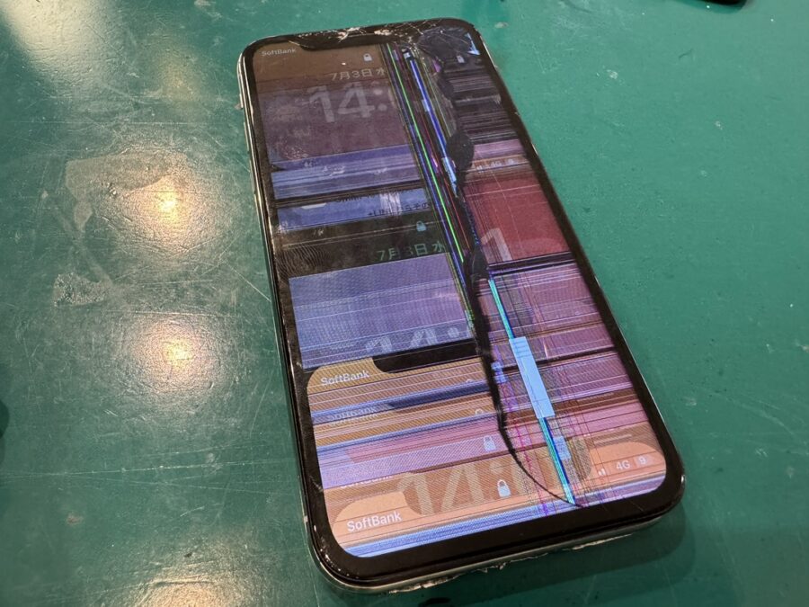 定番のiPhone11(アイフォン)画面交換も「安い、速い、上手い」！！【スマホ修理工房新宿PePe店】でどうぞ♪