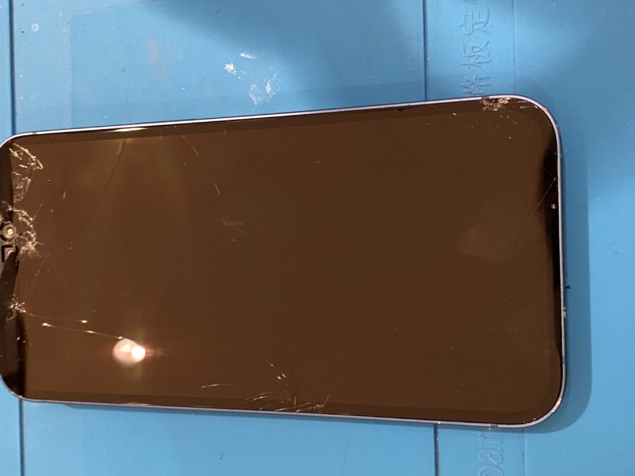 画面が割れ操作が出来ないiPhone13(アイフォン)パネルの交換を行いました!【スマホ修理工房仙台パルコ2店】