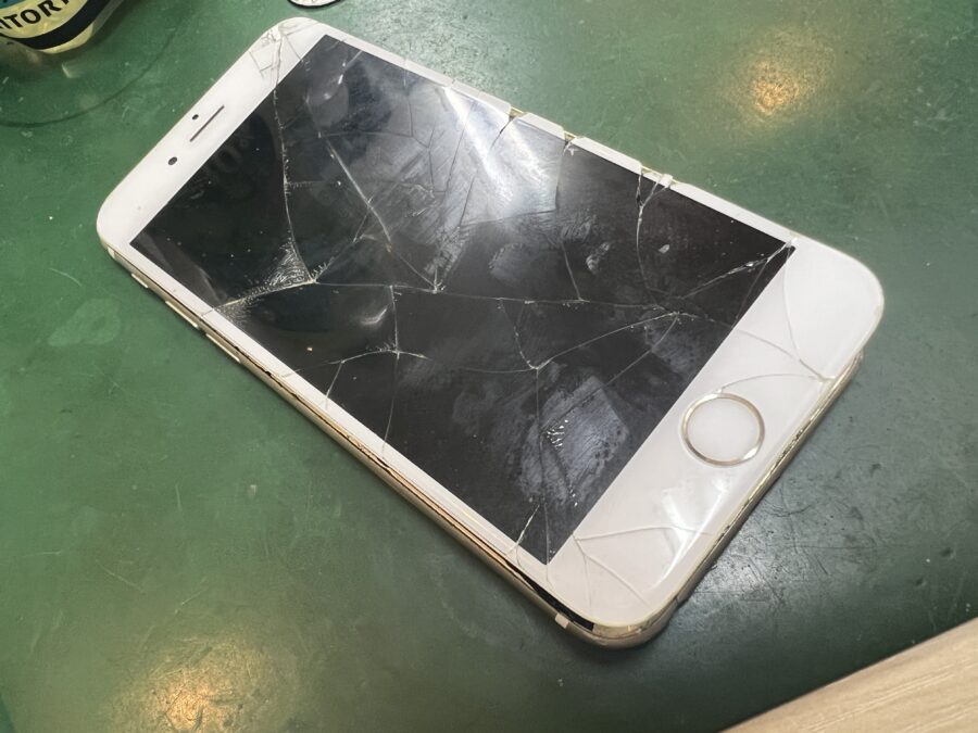 江戸川区からお越しのお客様よりiPhone6s パネル交換のご依頼をいただきました！