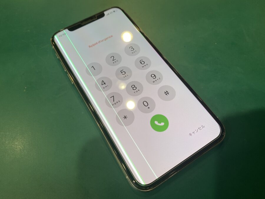 液晶に縦線が入ってしまいました。iPhone X(アイフォン)の画面交換修理 - スマホ修理工房ペリエ千葉店
