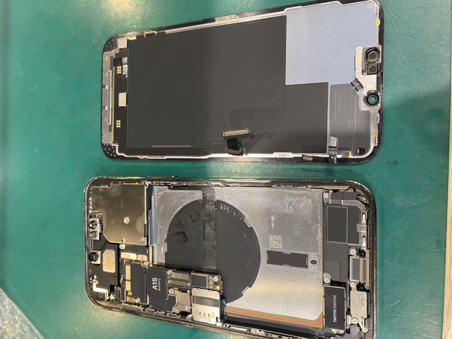 iPhone13Pro Maxの充電ができない！そんなときは千葉駅から徒歩1分のスマホ修理工房へご相談ください！