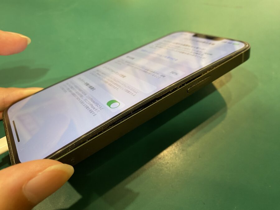 ケースしてたから気づかなかったんですよね…！iPhone 13(アイフォン)のバッテリー膨張 - スマホ修理工房ペリエ千葉
