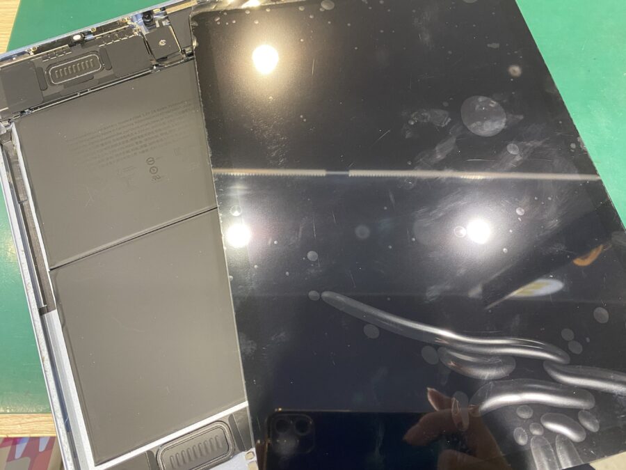 iPad Air4(アイパッドエアー)の画面交換修理なら当店にご相談下さい！データそのままで修理を承ります！スマホ修理工